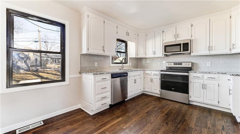 7323 Outlook St, Overland Park, KS 66204