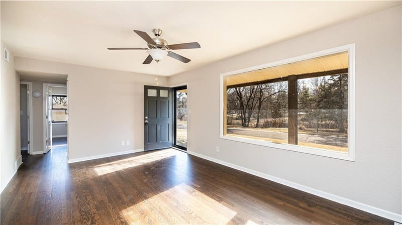 7323 Outlook St, Overland Park, KS 66204