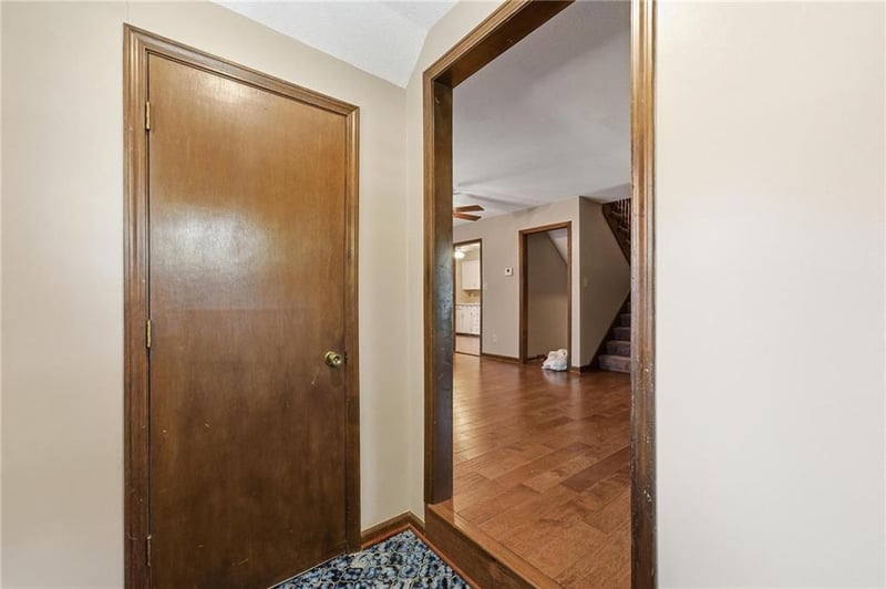 8399 Waukomis Dr, Kansas City, MO 64154