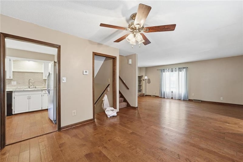 8399 Waukomis Dr, Kansas City, MO 64154