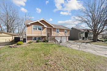 22 NW 101st Pl, Kansas City, MO 64155