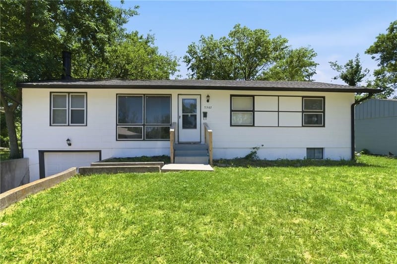 7507 49th Ter, Kansas City, MO 64129