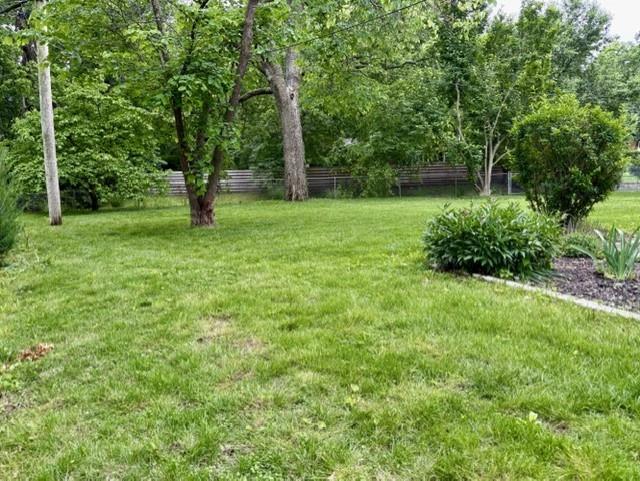 4909 Tomahawk Rd, Prairie Village, KS 66208