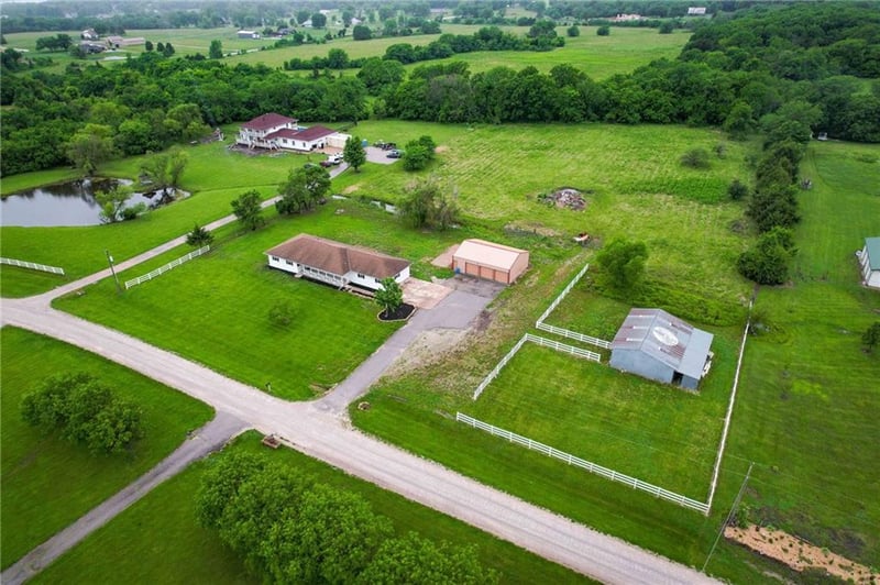 22922 Bedford Rd, Spring Hill, KS 66083