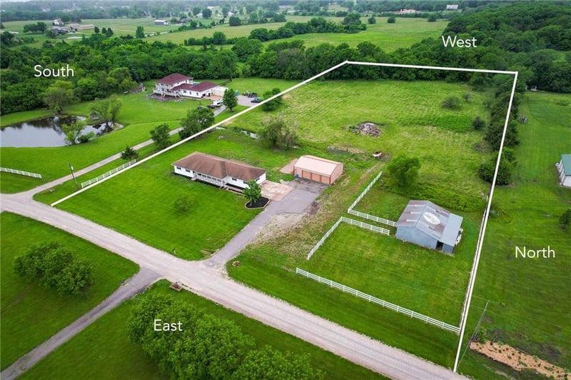 22922 Bedford Rd, Spring Hill, KS 66083