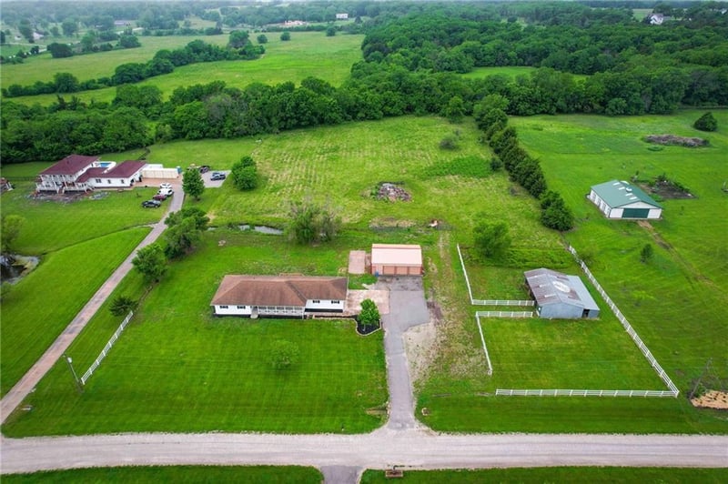 22922 Bedford Rd, Spring Hill, KS 66083