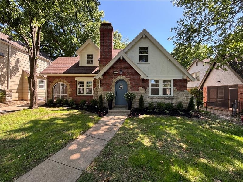 239 73rd Ter, Kansas City, MO 64114