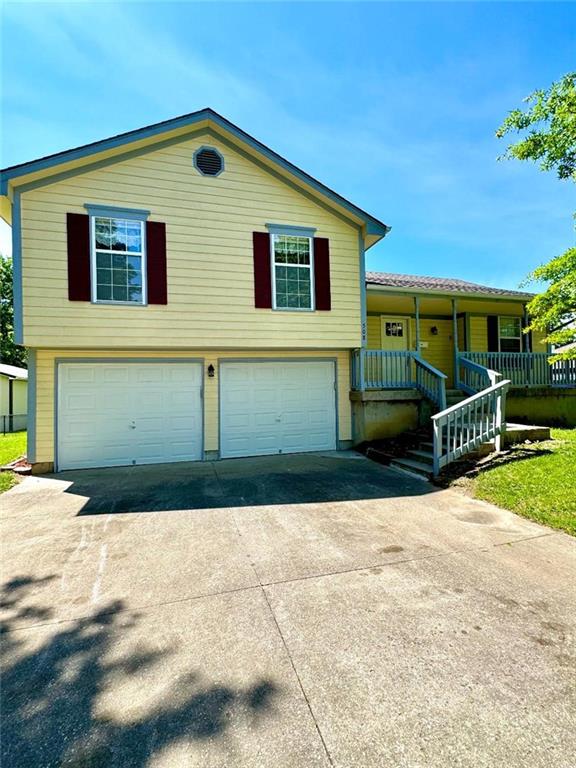 508 Quail Creek Dr, Odessa, MO 64076