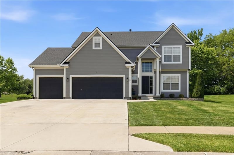 2007 Sequoia Dr, Raymore, MO 64083