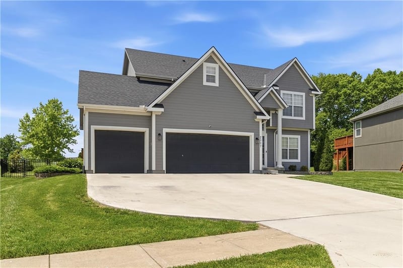 2007 Sequoia Dr, Raymore, MO 64083