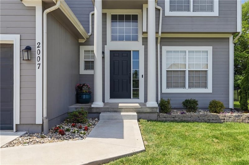 2007 Sequoia Dr, Raymore, MO 64083