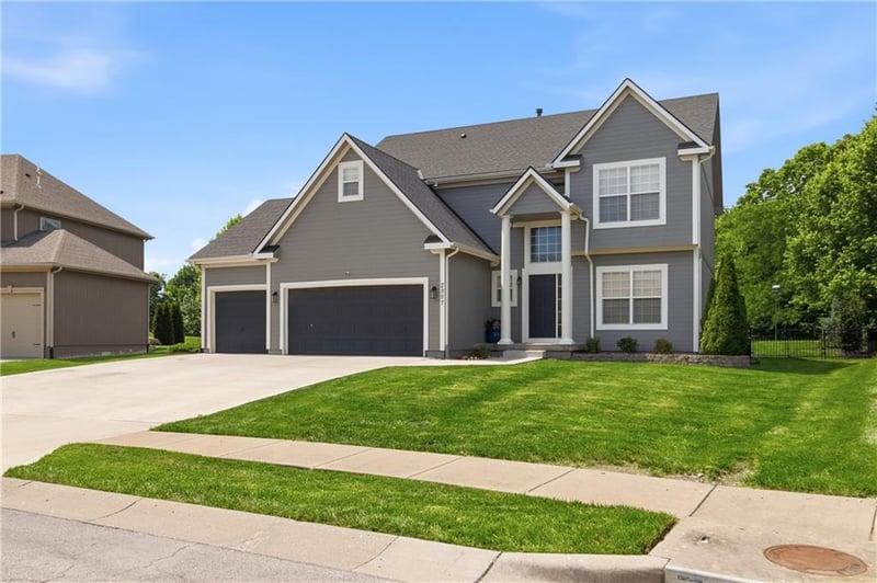 2007 Sequoia Dr, Raymore, MO 64083
