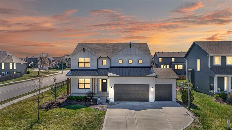 1505 SW Georgetown Dr, Lee's Summit, MO 64082