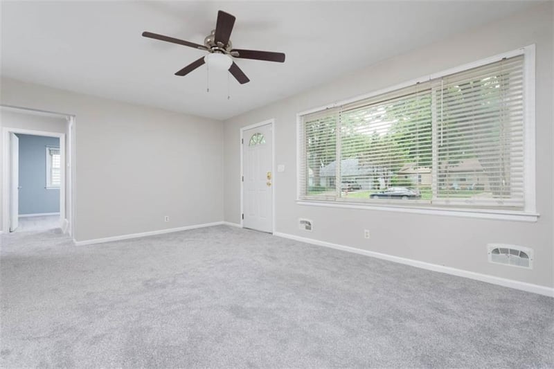 8357 Locust St, Kansas City, MO 64131