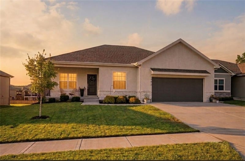 19610 196th Ter, Spring Hill, KS 66083