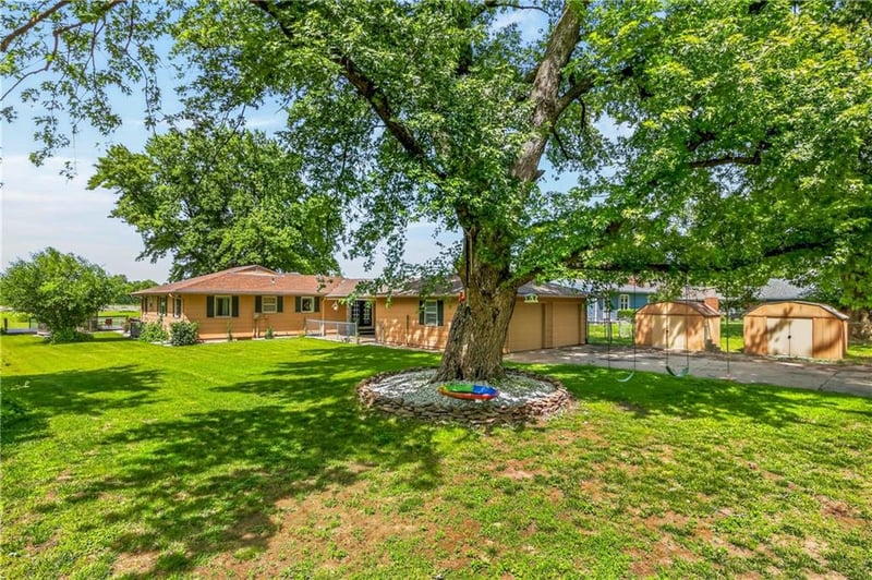 3807 Christie Ter, St Joseph, MO 64504