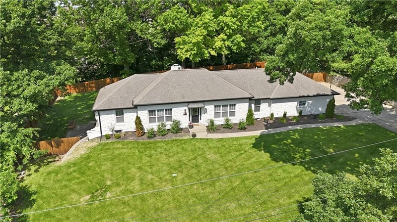 850 NW Valley Ln, Riverside, MO 64150