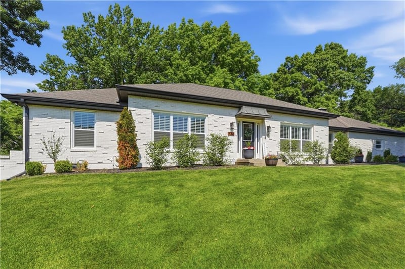 850 NW Valley Ln, Riverside, MO 64150