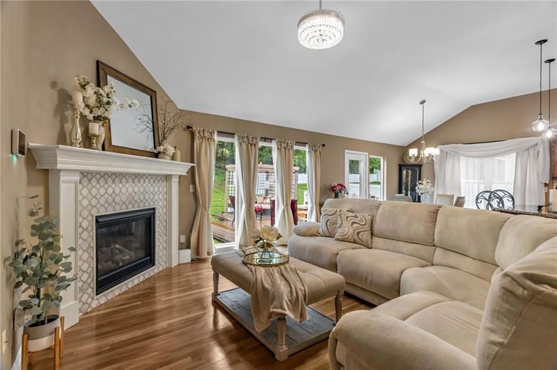 623 Kisner Dr, Independence, MO 64056