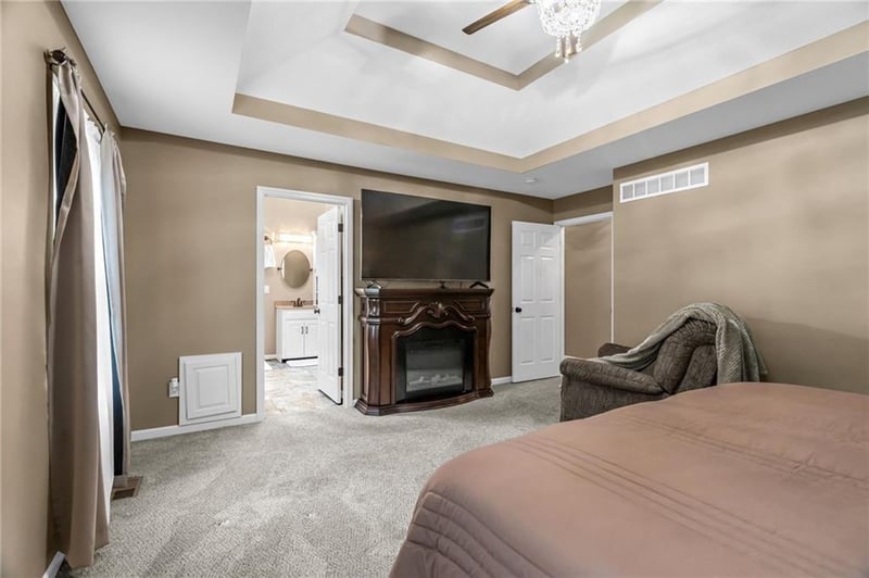 623 Kisner Dr, Independence, MO 64056