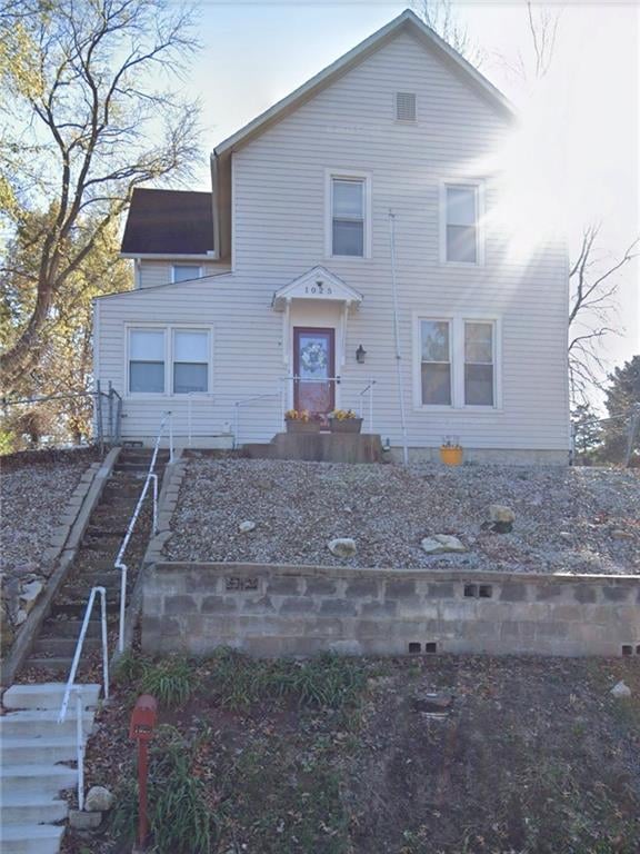 1025 Ironmoulders St, Leavenworth, KS 66048