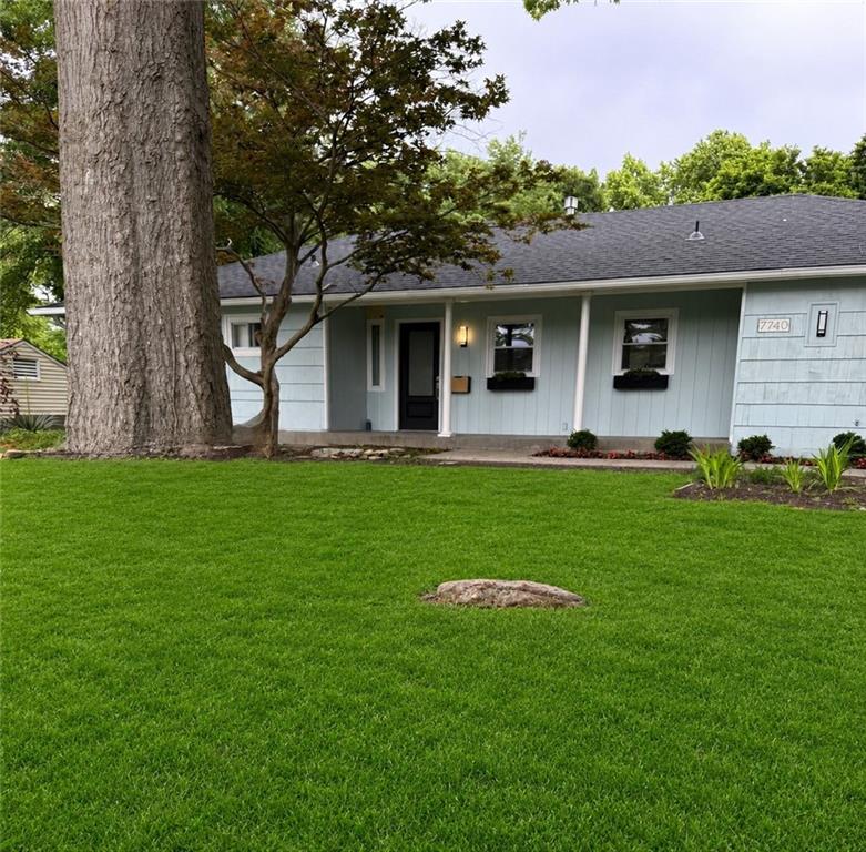 7740 Briar Dr, Prairie Village, KS 66208