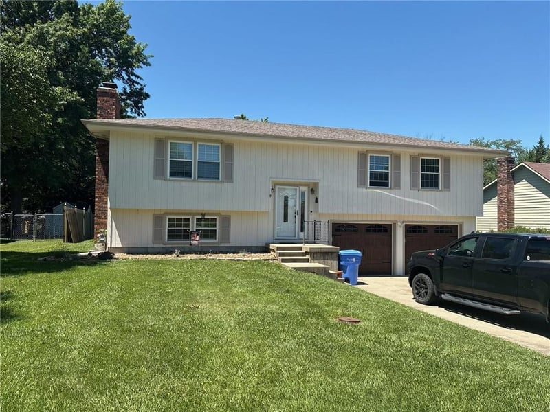 1178 Delaware Dr, Tonganoxie, KS 66086