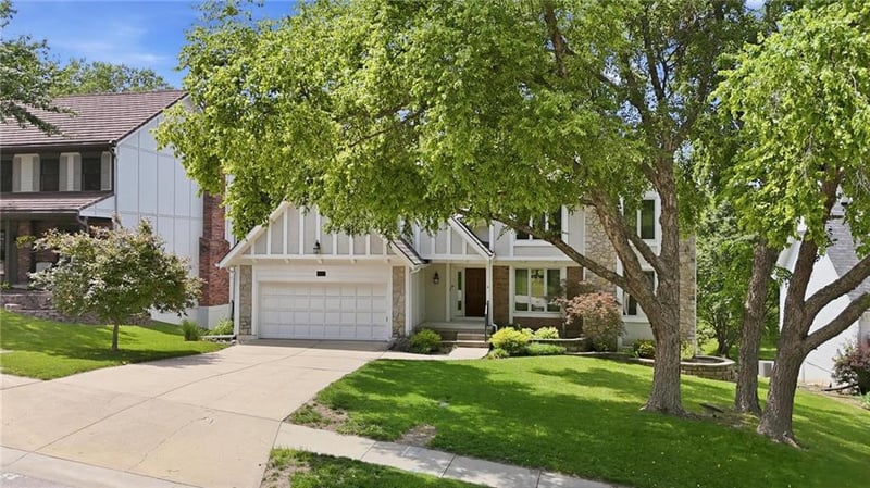 4142 Hampstead Dr, Lee's Summit, MO 64064