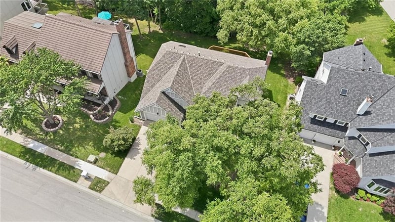 4142 Hampstead Dr, Lee's Summit, MO 64064
