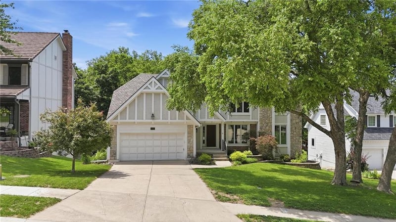 4142 Hampstead Dr, Lee's Summit, MO 64064