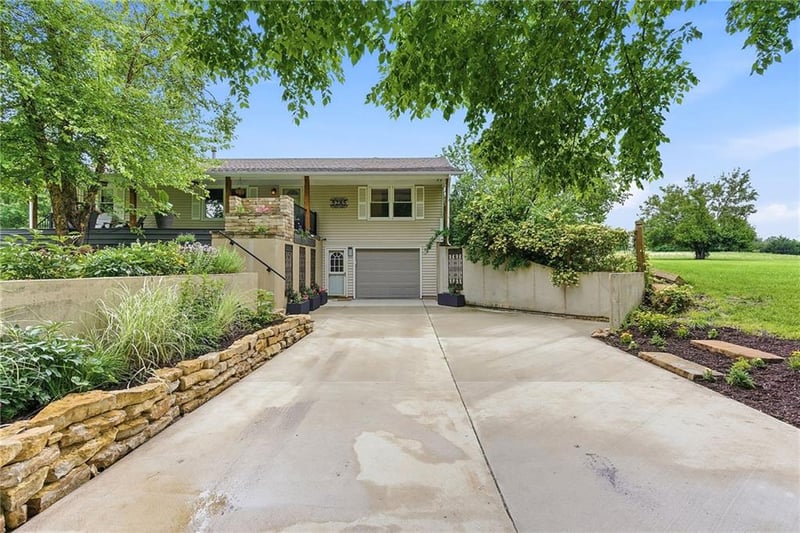 5285 W 219th Ter, Bucyrus, KS 66013