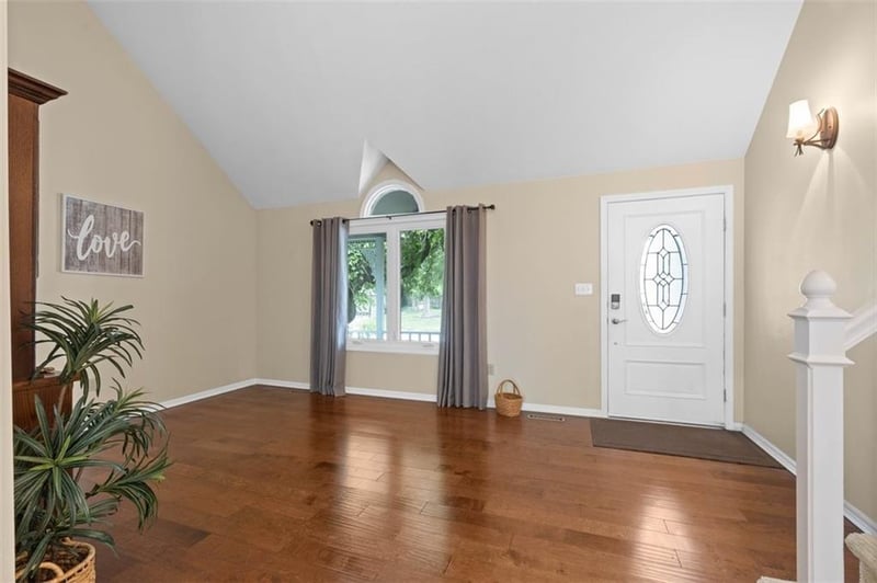 2112 NE Springbrook St, Blue Springs, MO 64014
