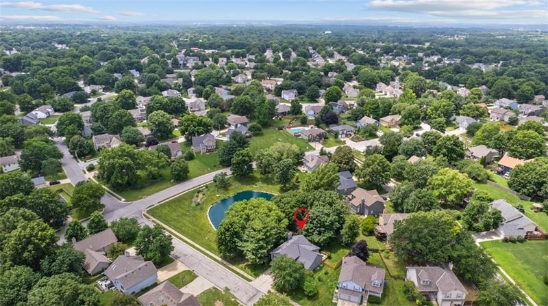 2112 Springbrook St, Blue Springs, MO 64014
