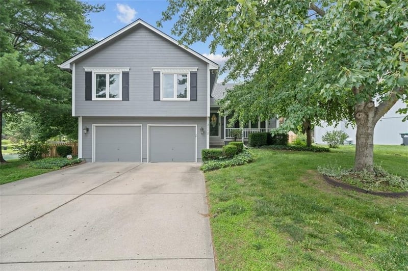 2112 Springbrook St, Blue Springs, MO 64014