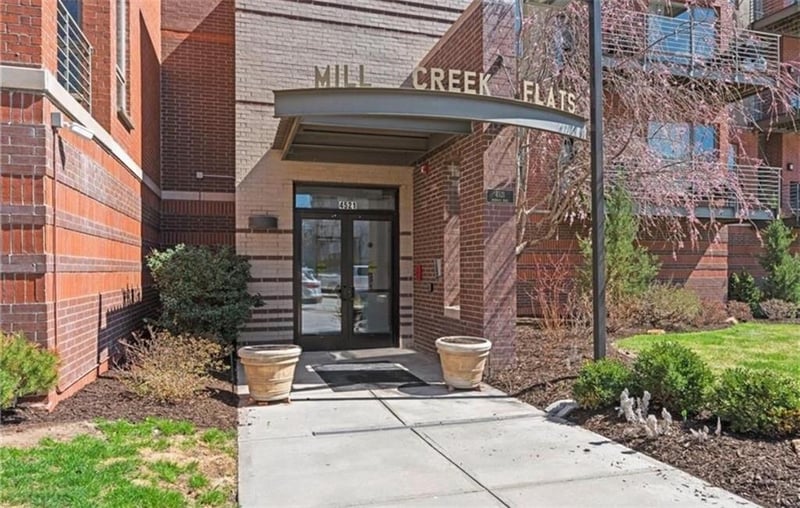 4521 Wornall Rd #213, Kansas City, MO 64111