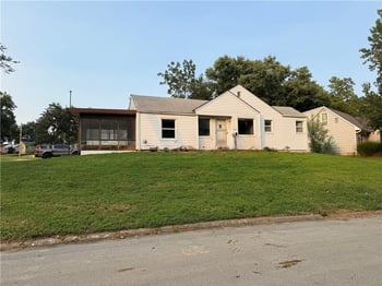 1325 NE Marvin Ct, Kansas City, MO 64118