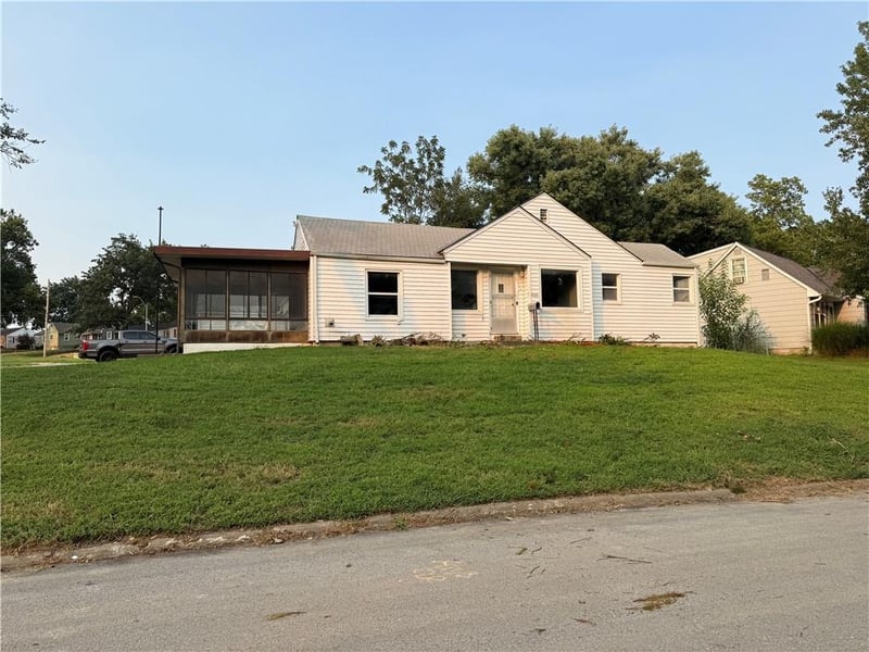 1325 Marvin Ct, Kansas City, MO 64118