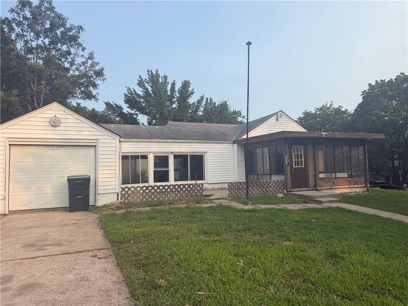 1325 Marvin Ct, Kansas City, MO 64118