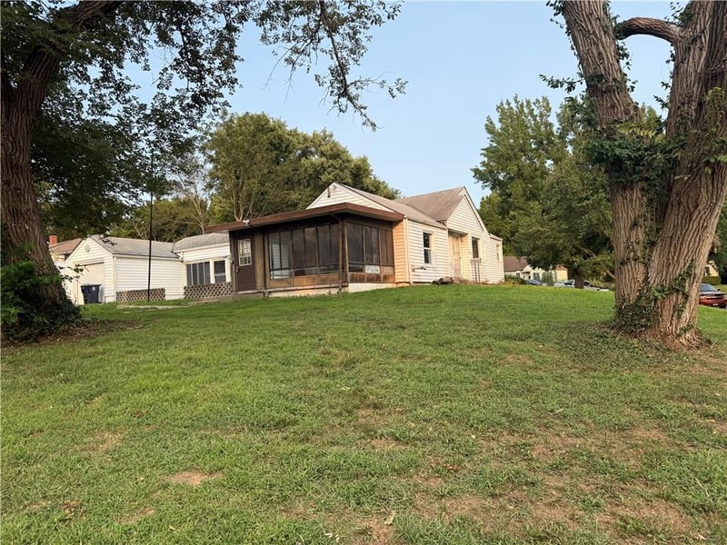 1325 Marvin Ct, Kansas City, MO 64118