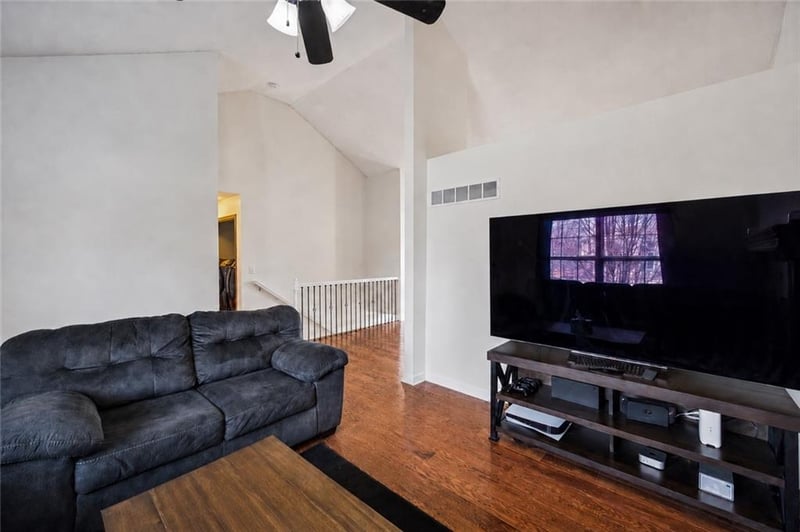 5614 Mercier St, Kansas City, MO 64118