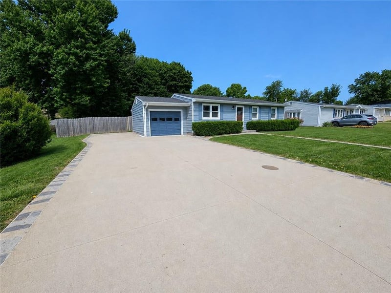 3610 42nd Ter, St Joseph, MO 64503