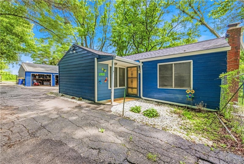 8920 E 92nd St, Kansas City, MO 64138