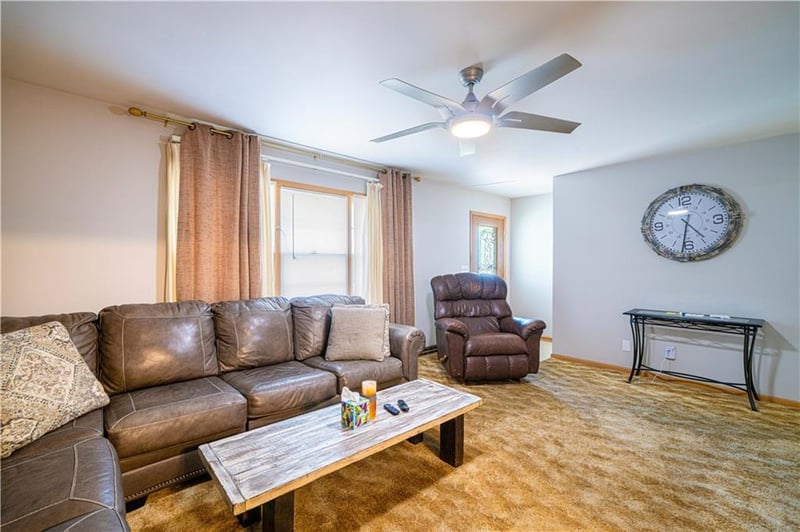 1512 Safari Dr, St Joseph, MO 64506