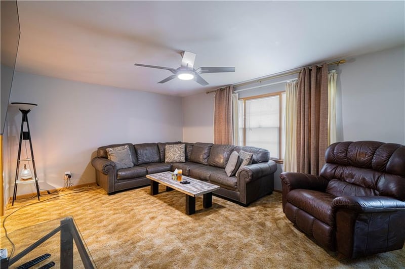 1512 Safari Dr, St Joseph, MO 64506