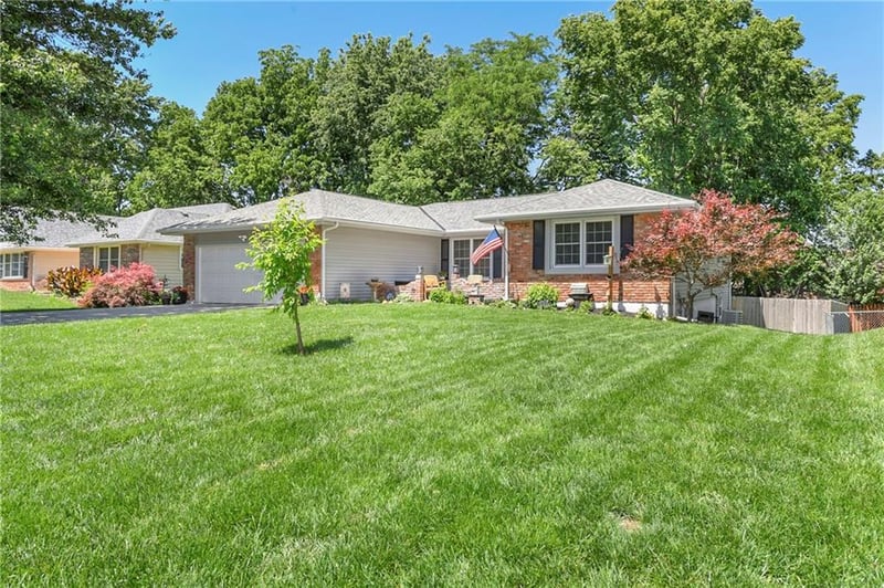 10816 54th St, Shawnee, KS 66203