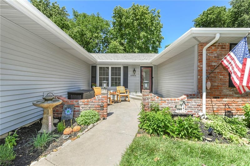 10816 54th St, Shawnee, KS 66203