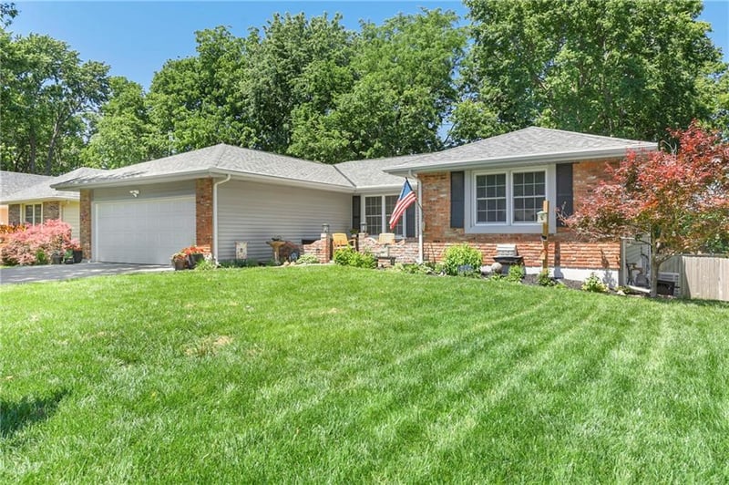 10816 54th St, Shawnee, KS 66203