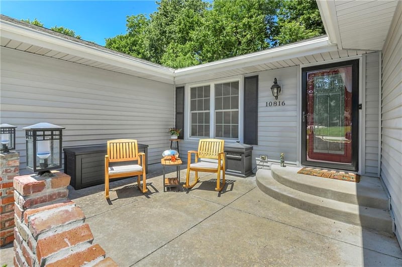 10816 54th St, Shawnee, KS 66203