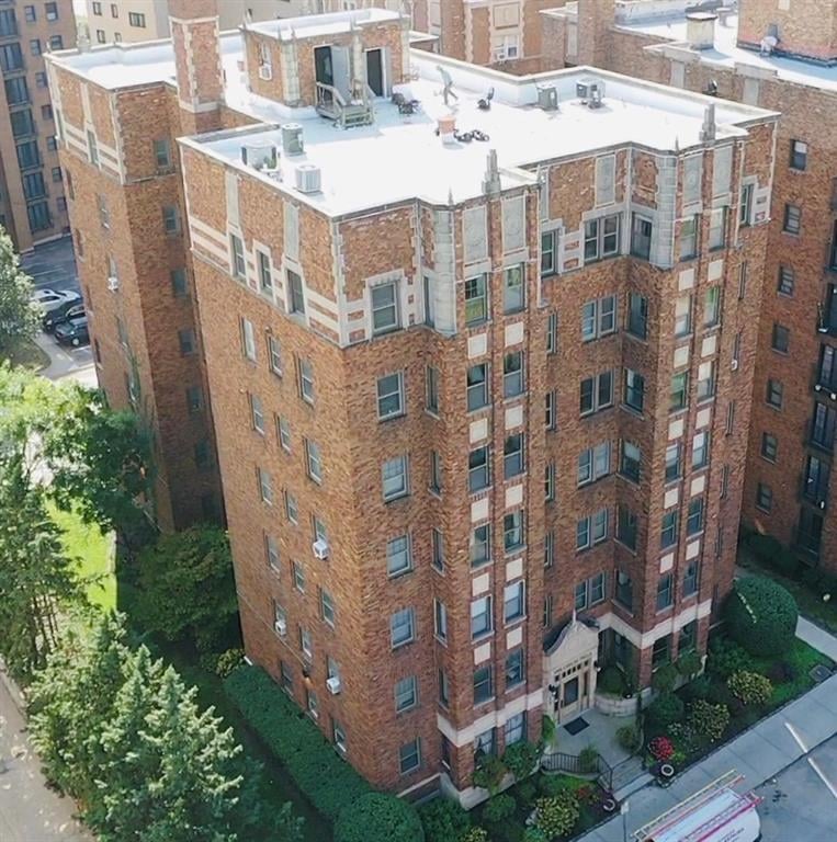 807 48th St #304, Kansas City, MO 64112