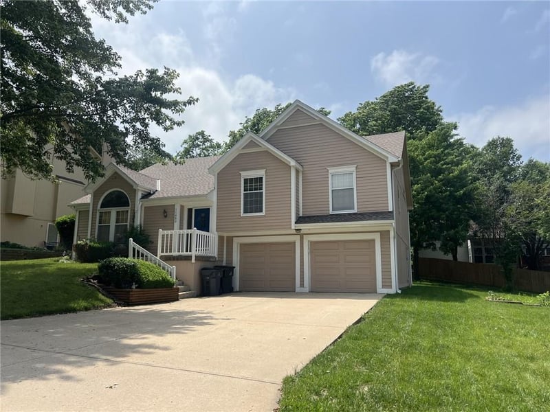 11450 Hunter Dr, Olathe, KS 66061